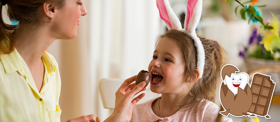 Bambina che mangia cioccolato