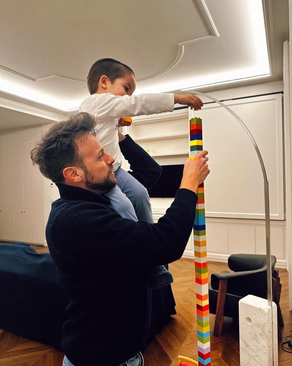 🦸🏻‍♂️”Supereroi come io e te,
 
se avrai paura allora stringimi le mani.
 
Perché siamo invincibili, vicini. E ovunque andrò sarai con me..”👨‍👦
 
✨Tanti auguri a tutti i supereroi✨
 
Da Sdp🌸