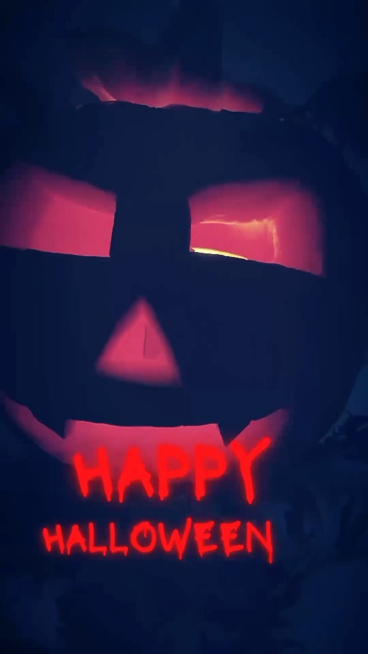 ⚠️Qui da noi per stasera tanti scherzetti ma niente dolcetti 🎃 Buon halloween a tutti !  E voi vi travestite ?